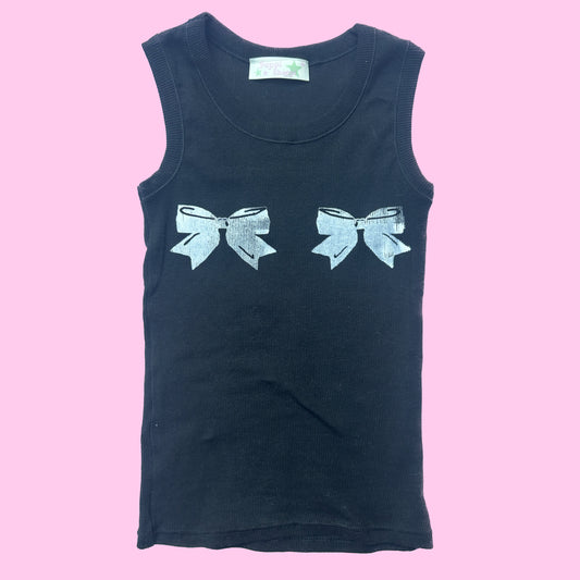 The bow nipples tank top in black