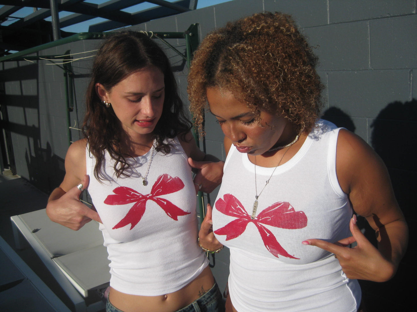 The miffys in love tank top in white/red