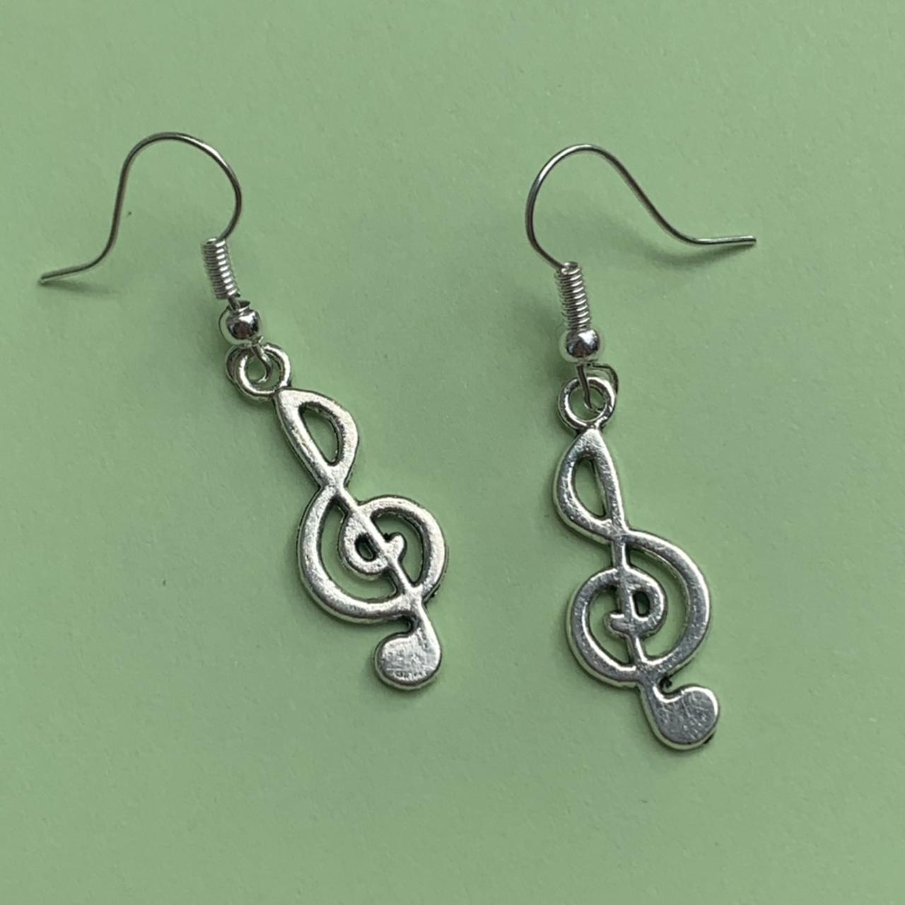 The music earrings